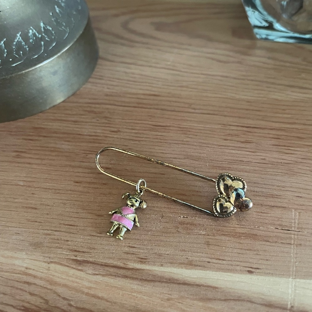 Vintage Avon Golden Little Girl Brooche Pin